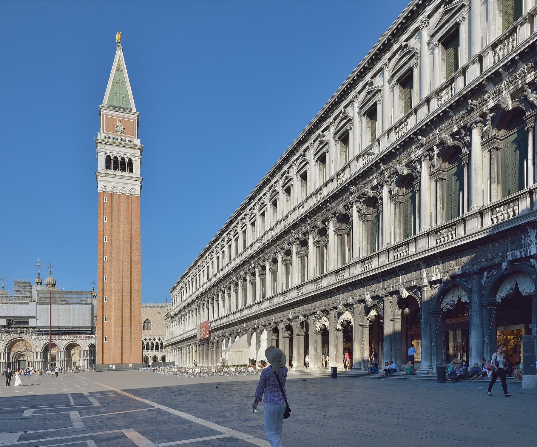 Piazza San Marco con il Campanile e la Loggetta del Sansovino alla base