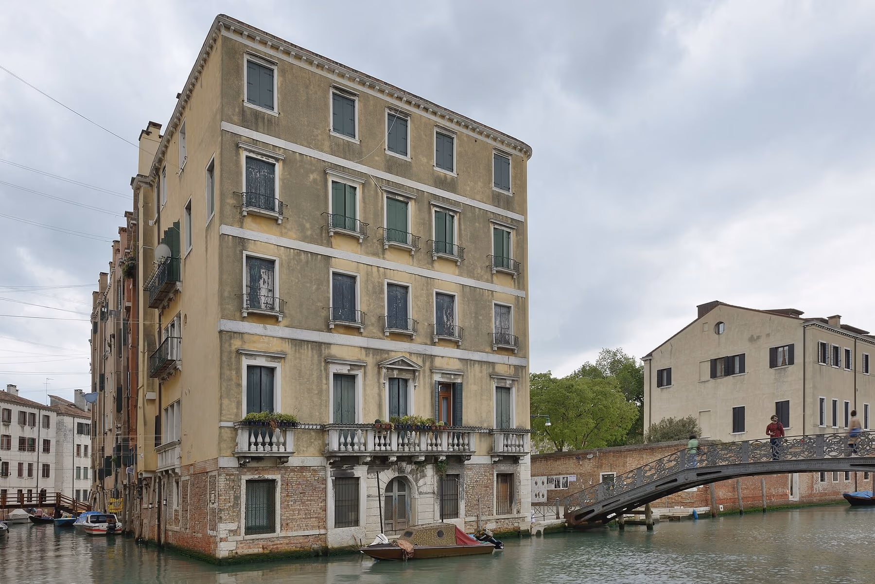 Canale di Cannaregio con le fondamenta e i ponti verso il Ghetto