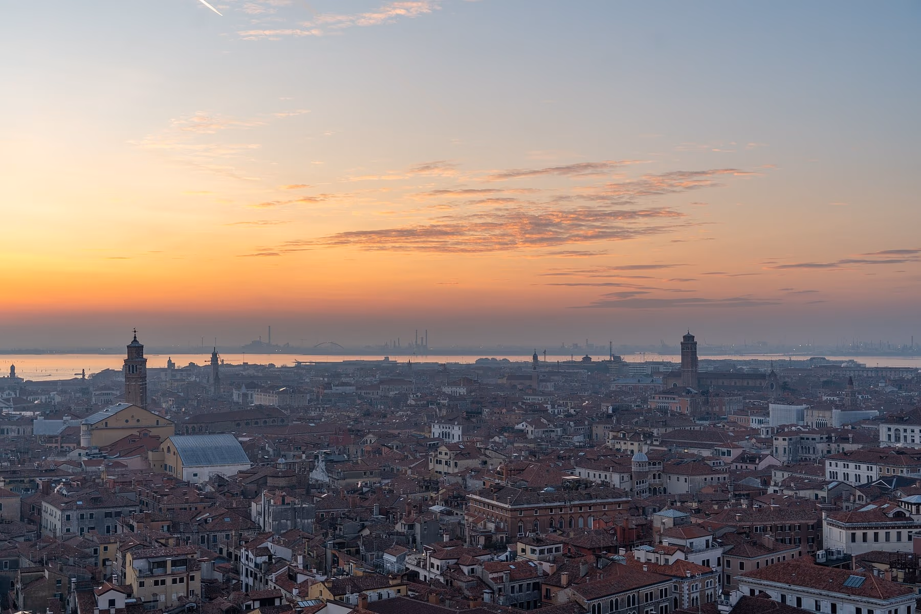 Vista sui tetti di Venezia e sulla laguna dalla terrazza panoramica di Palazzo Pisani