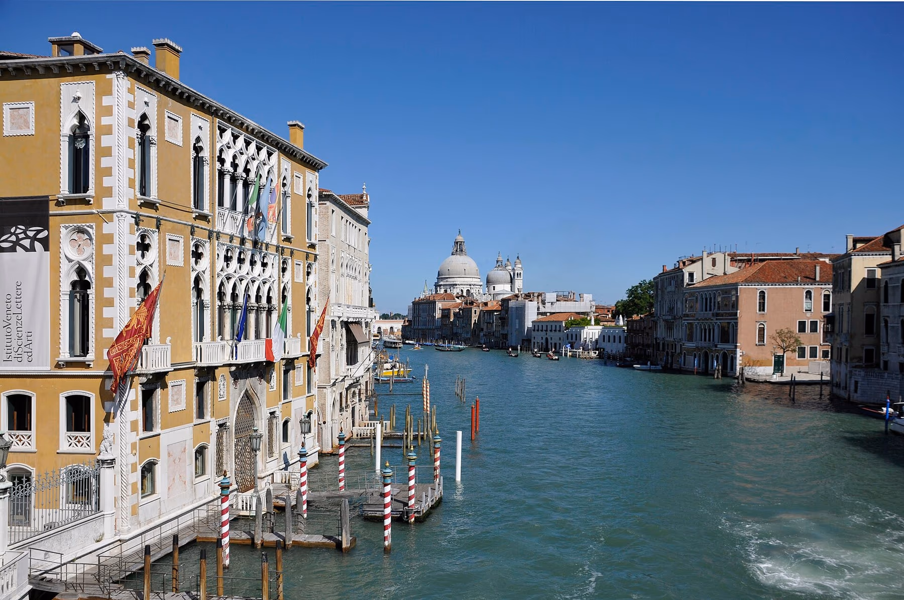 Vista della Basilica della Salute dal Ponte dell'Accademia sul Canal Grande