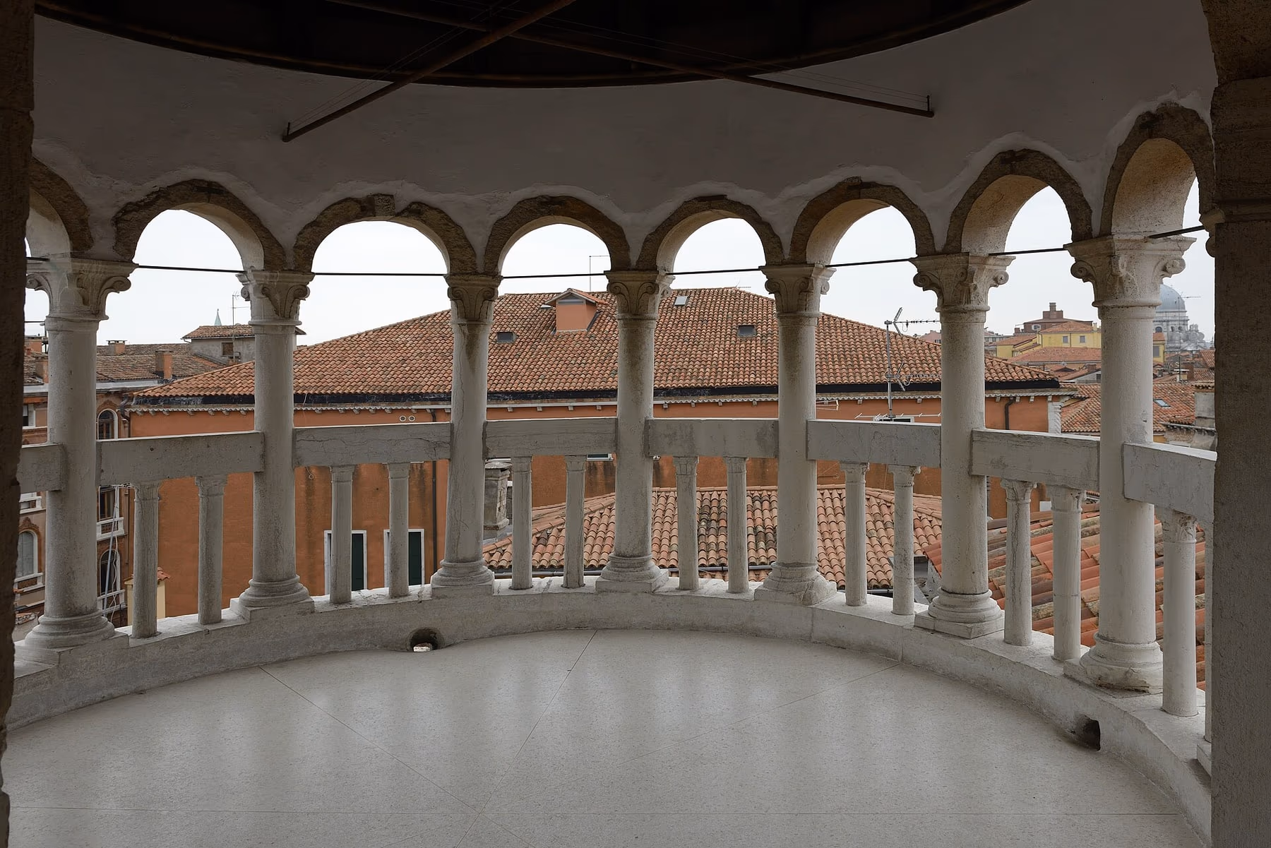 Scala a chiocciola esterna del Palazzo Contarini del Bovolo a Venezia